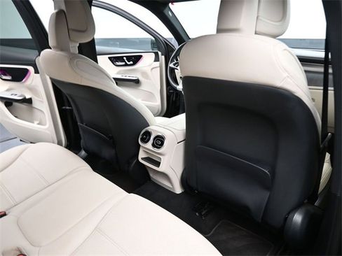 Used 2024 Mercedes-Benz GLC 300 image 25