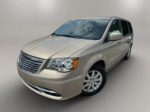 Used 2013 Chrysler Town & Country Touring FWD image 1