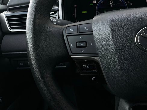 Used 2025 Toyota Camry LE image 30