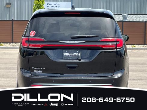 Used 2025 Chrysler Pacifica Select FWD image 5