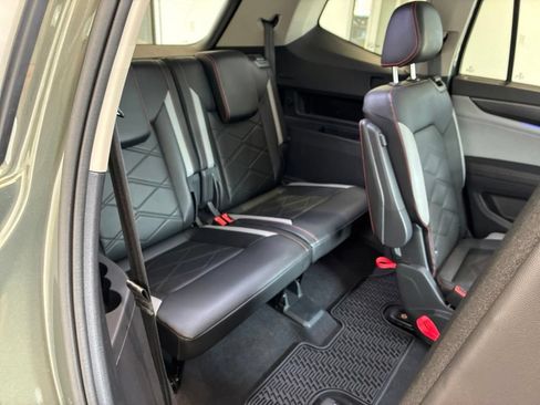 Used 2024 Volkswagen Atlas Peak Edition SE AWD/4WD image 46