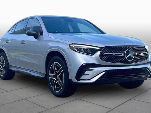 Used 2025 Mercedes-Benz GLC 300 4MATIC image 3