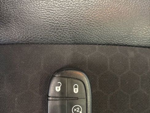 Used 2017 Jeep Compass Latitude w/ Popular Equipment Group AWD/4WD image 15