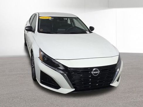 Used 2024 Nissan Altima 2.5 SV image 3