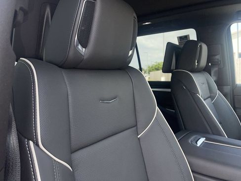 New 2026 Cadillac Escalade Luxury w/ Touring Package AWD/4WD image 32