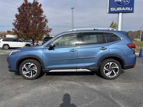 Used 2022 Subaru Forester Touring image 3