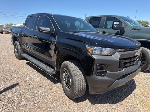 Used 2025 Chevrolet Colorado W/T RWD image 2