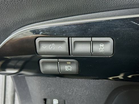 Used 2017 Toyota Prius Four FWD image 17