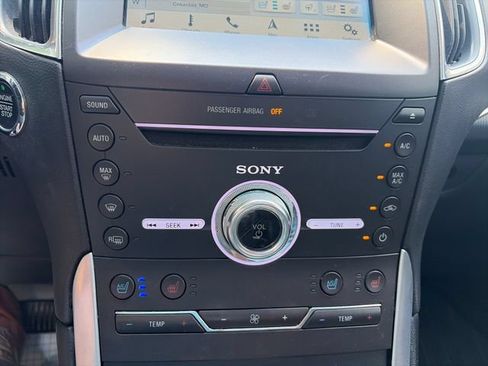 Used 2018 Ford Edge Titanium w/ Equipment Group 301A AWD/4WD image 15