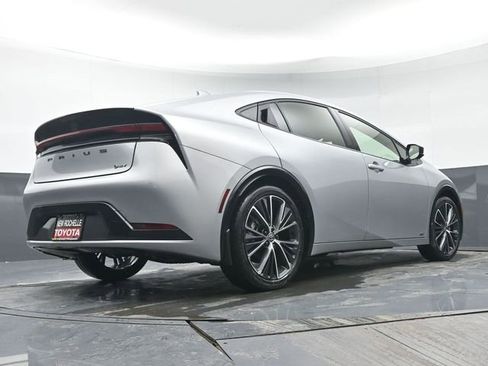 Used 2025 Toyota Prius XLE image 33