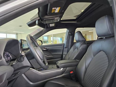 Used 2024 Toyota Highlander XSE image 22