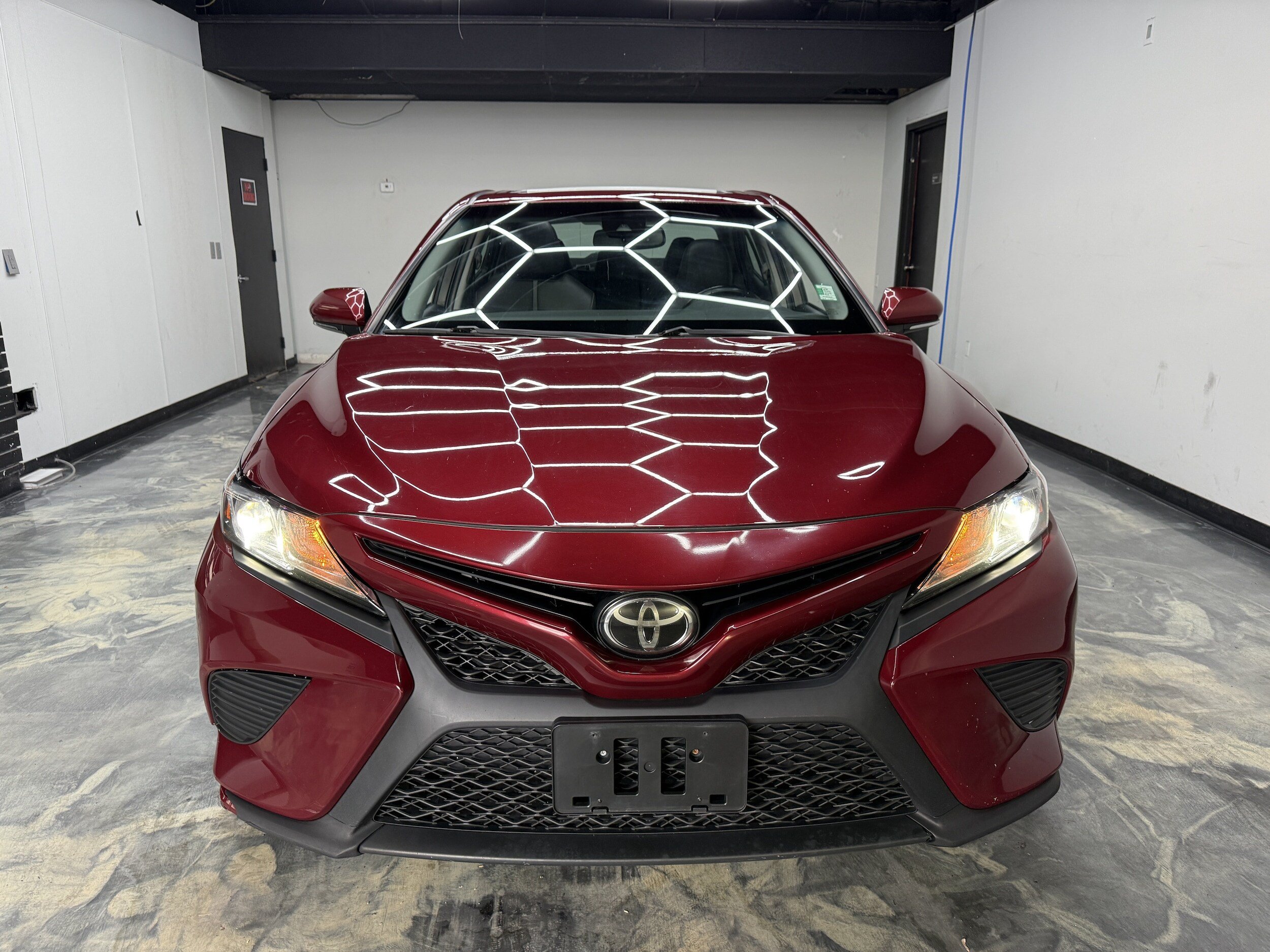 Used 2018 Toyota Camry FWD image 5