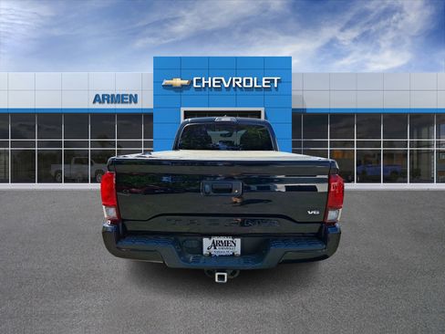 Used 2018 Toyota Tacoma TRD Sport AWD/4WD image 6