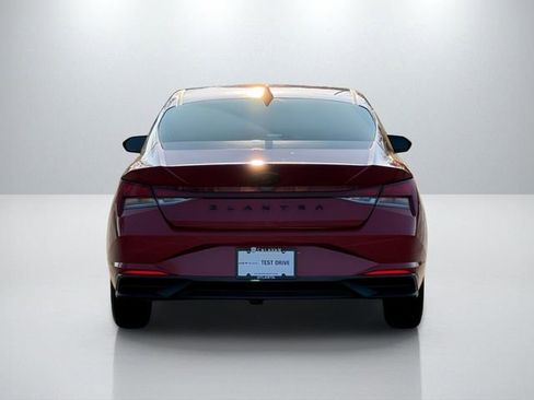 Used 2022 Hyundai Elantra SE image 6