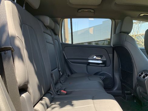 Used 2023 Mercedes-Benz GLB 250 4MATIC image 33