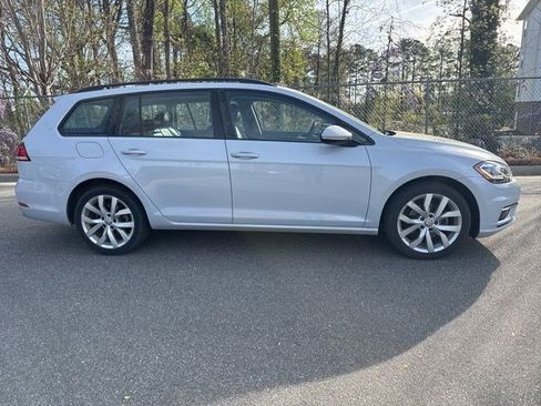 Used 2019 Volkswagen Golf SE image 11