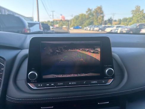 Used 2024 Nissan Rogue SV FWD image 22