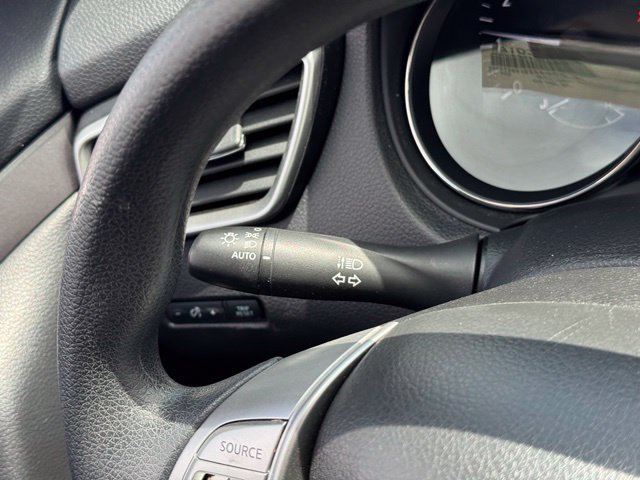 Used 2015 Nissan Rogue SV AWD/4WD image 25