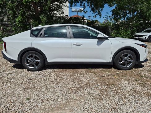 Used 2025 Kia K4 LXS image 5