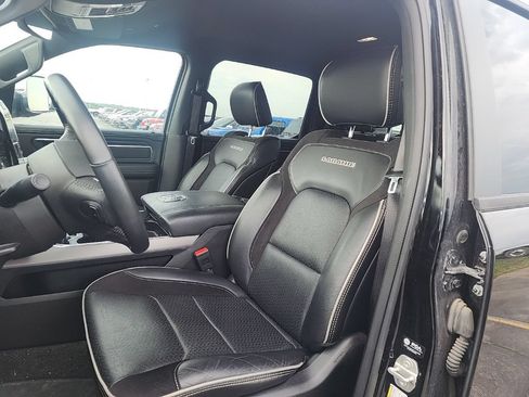 Used 2024 RAM 1500 Laramie AWD/4WD image 4