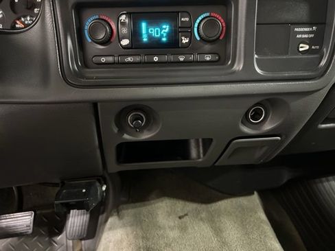 Used 2004 GMC Sierra 1500 SLE w/ Light Duty Power Package AWD/4WD image 18