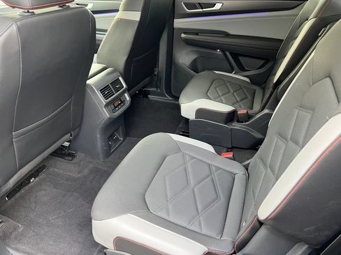 Used 2024 Volkswagen Atlas Peak Edition SE AWD/4WD image 12