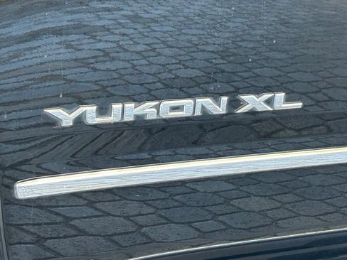 Used 2017 GMC Yukon XL SLT w/ Premium Edition AWD/4WD image 19