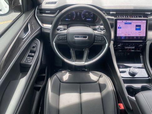 New 2025 Jeep Grand Cherokee L Limited w/ Luxury Tech Group II image 40