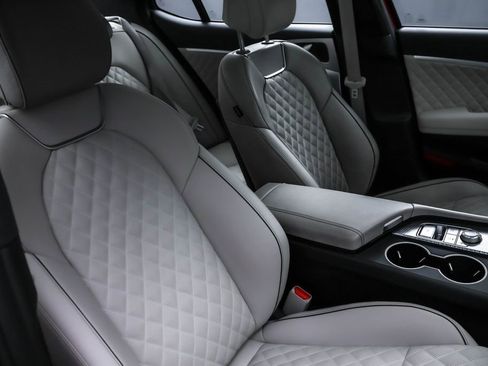 Used 2023 Genesis G70 3.3T w/ Sport Prestige Package image 34