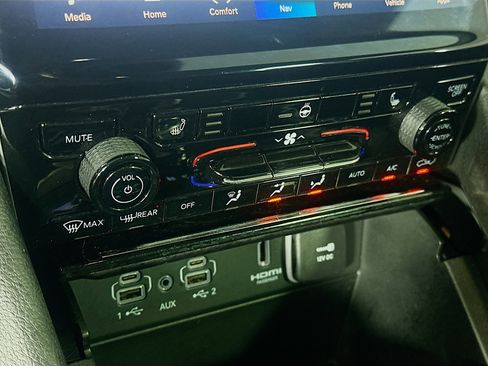 Used 2022 Jeep Grand Cherokee Limited 4xe image 23