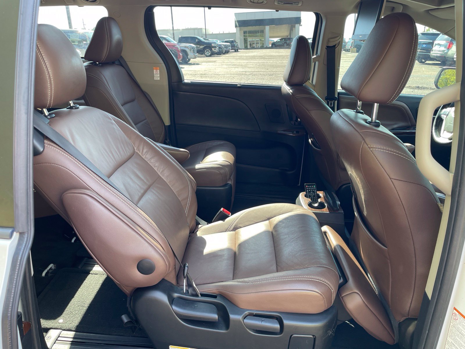 Used 2017 Toyota Sienna Limited FWD image 37
