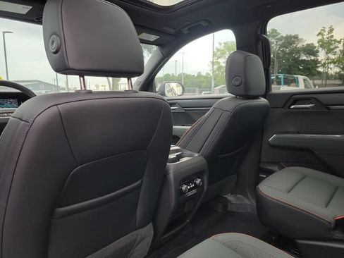 Used 2025 GMC Acadia AT4 w/ LPO, Floor Liner Package AWD/4WD image 23