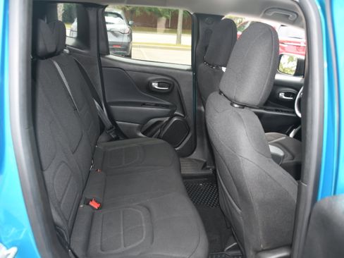 Used 2022 Jeep Renegade Latitude w/ Convenience Group AWD/4WD image 18