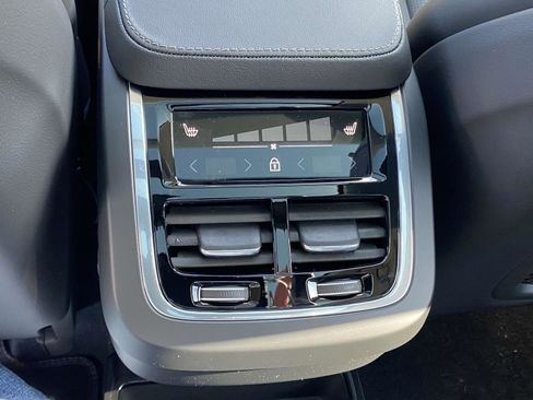 New 2025 Volvo XC90 B6 Ultra w/ Lounge Package AWD/4WD image 11