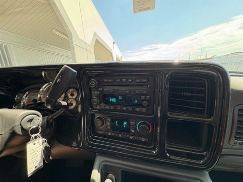 Used 2007 Chevrolet Silverado 1500 LT w/ Onstar Plus Package AWD/4WD image 17