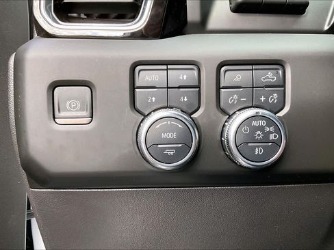 Used 2023 GMC Sierra 1500 Denali w/ Technology Package AWD/4WD image 34