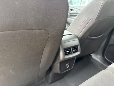 Used 2023 Chevrolet Equinox LT FWD image 13