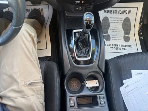 Used 2018 Nissan Rogue SV w/ Premium Package image 20