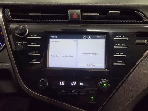 Used 2019 Toyota Camry SE FWD image 17