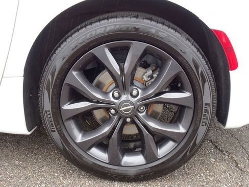 Used 2019 Chrysler Pacifica Touring Plus w/ S Appearance Package FWD image 24