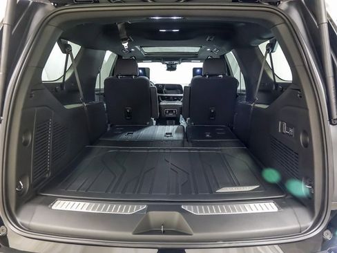 New 2026 Chevrolet Suburban Premier image 25