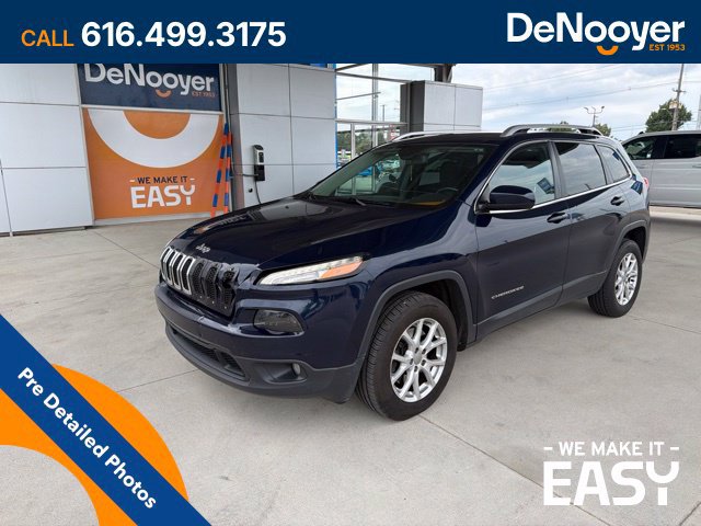 Used 2016 Jeep Cherokee Latitude w/ Cold Weather Group AWD/4WD image 1