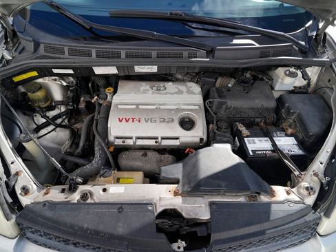 Used 2005 Toyota Sienna XLE image 16