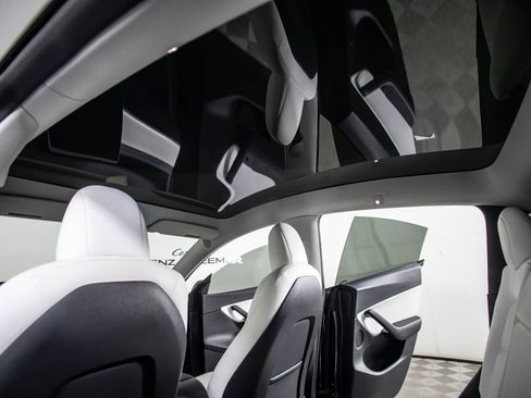 Used 2022 Tesla Model Y Performance image 25