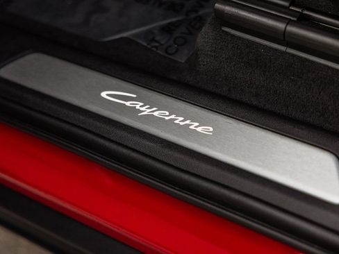 Certified 2025 Porsche Cayenne E-Hybrid AWD/4WD image 16