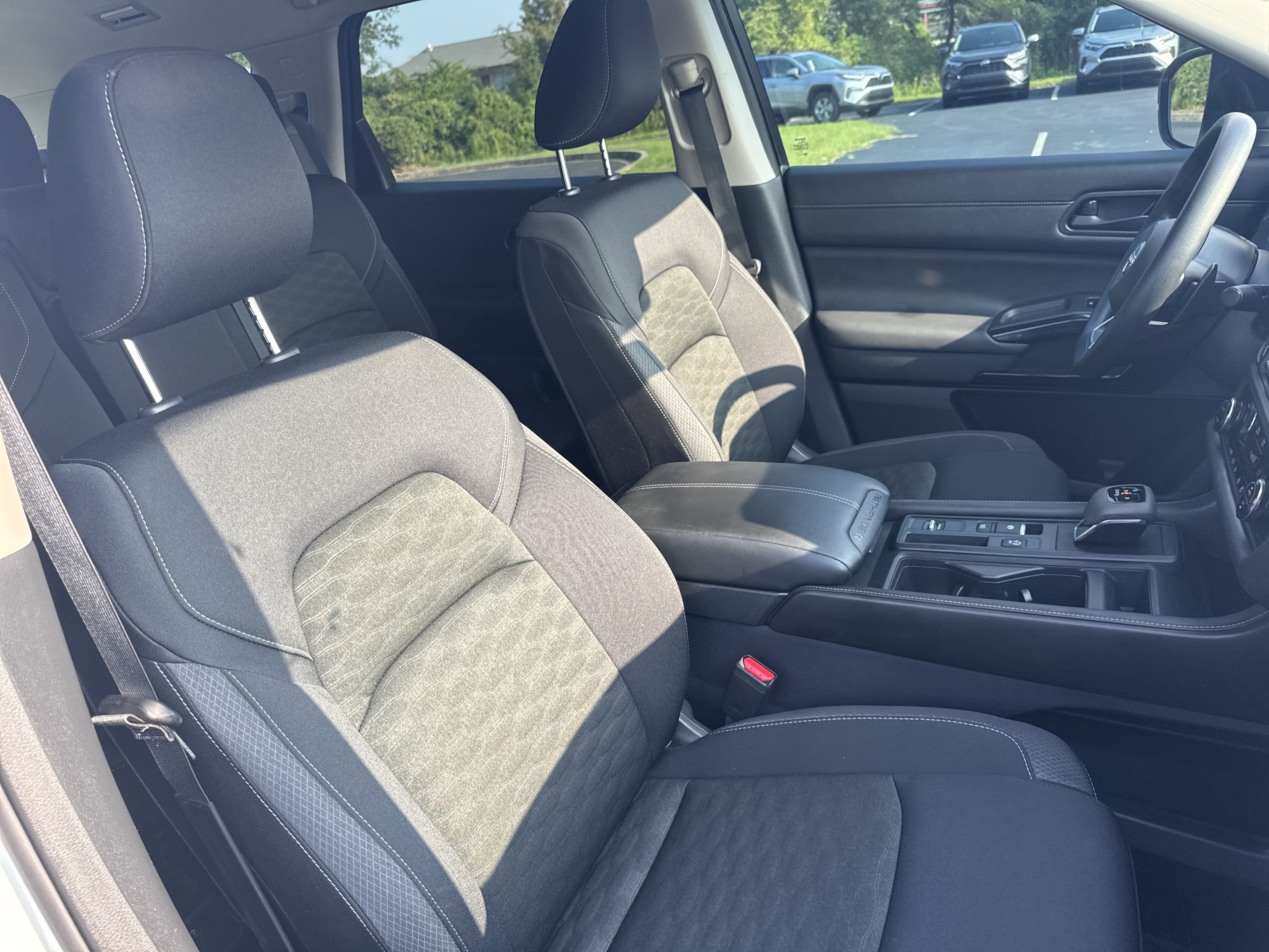 Used 2024 Nissan Pathfinder S FWD image 34