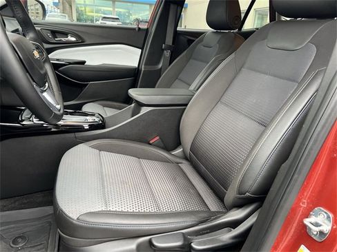 Certified 2024 Chevrolet Trax LT w/ Driver Confidence Package image 13