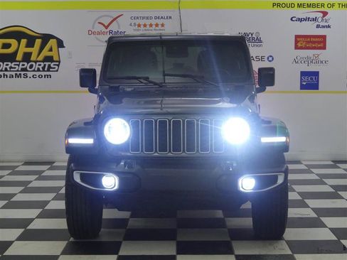 Used 2025 Jeep Wrangler Unlimited Sahara AWD/4WD image 2