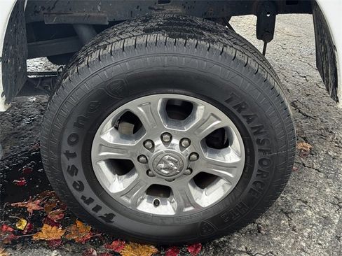 Used 2018 RAM 2500 SLT w/ Luxury Group image 11