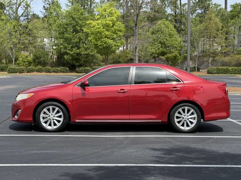 Used 2014 Toyota Camry XLE w/ Leather Package image 4